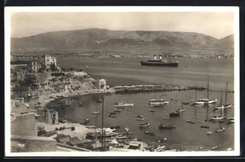 AK Piräus, Hafenpartie mit Passagierschiff