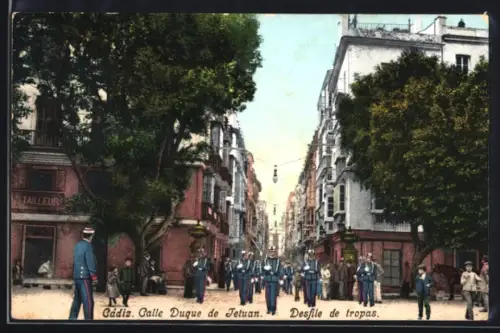 AK Cádiz, Calle Dugue de Tetuan, Desfile de tropas