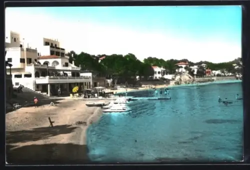 AK Paguera /Mallorca, Ortspanorama mit Strand und Booten