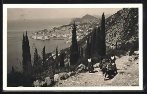 AK Dubrovnik, Panorama und Frauen mit Eseln