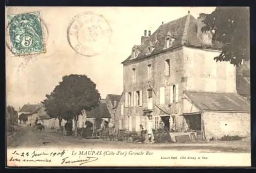 AK Le Maupas /Côte d`or, Grande Rue et bâtiments historiques