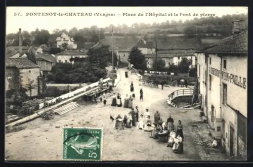 AK Fontenoy-le-Château /Vosges, Place de l`Hôpital et le Pont de pierre