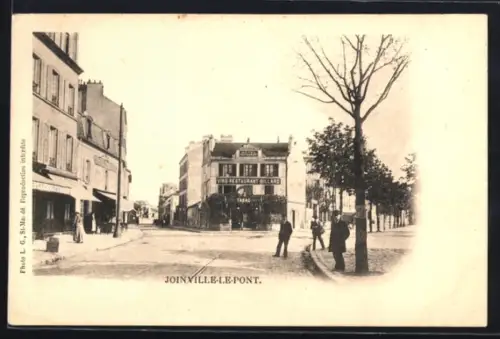AK Joinville-le-Pont, Vue de la rue principale avec le restaurant Billaud et passants