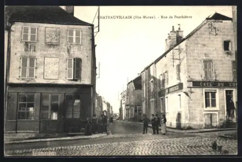 AK Chateauvillain /Hte.-Marne, Rue de Penthièvre avec café du commerce et habitants