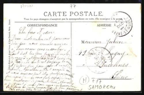 AK Samoreau, Rue du H.-Samoreau avec passants et bâtiments alignés