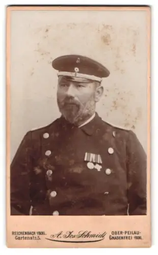 Fotografie A. Josef Schmidt, Reichenbach i. Schl., Offizier im Überrock mit KDM 1870/71 und Erinnerungskreuz 1866