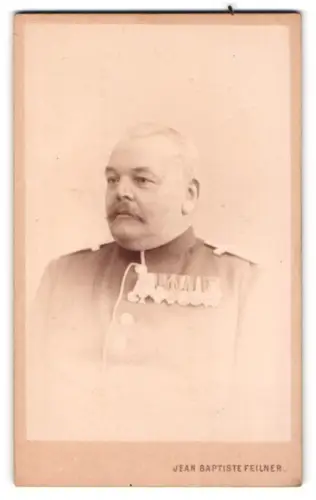 Fotografie Jean Baptiste Feilner, Bremen, Richtweg 6, Offizier in Uniform mit grosser Ordensspange