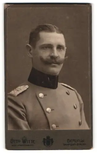 Fotografie Otto Witte, Berlin, Tauenzien-Str. 13A, Major vom Pionier-Bataillon Nr. 10 im Überrock