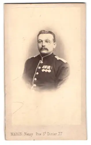 Fotografie L. Marin, Nancy, Rue St. Dizier 77, Soldat in Uniform mit grosser Ordensspange