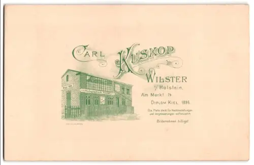 Fotografie Carl Kuskop, Wilster i. Holstein, Am Markt 14, Ansicht des Ateliers mit elegantem Schriftzug