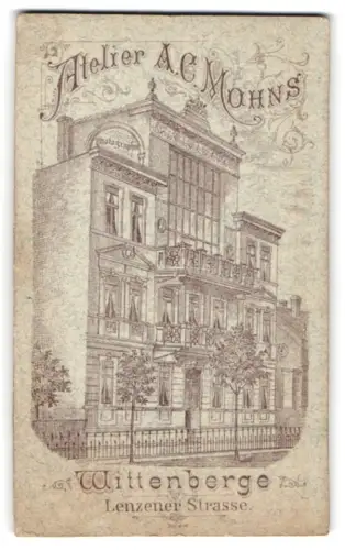 Fotografie A. C. Mohns, Wittenberge, Lenzenstrasse, Schöne Ansicht des Ateliers mit dekoriertem Schriftzug