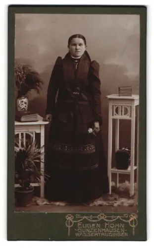 Fotografie Eugen Horn, Gunzenhausen, Dame in deutscher Tracht