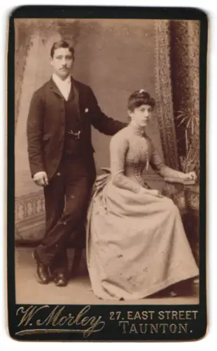 Fotografie W. Morley, Taunton, East Street 27, Porträt eines Paares
