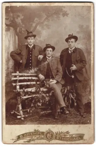 Fotografie Benjamin Krempl, St. Michael ob Leoben, Drei Herren in traditioneller Kleidung