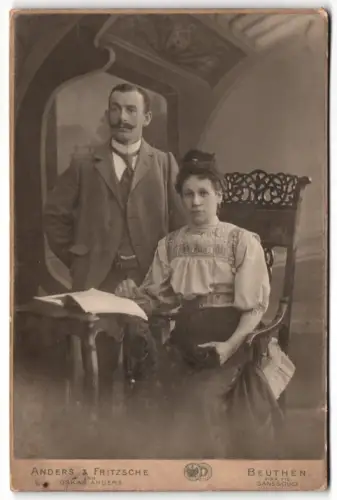 Fotografie Anders & Fritzsche, Beuthen, Bahnhofstrasse 5, Elegantes Paar im Atelier