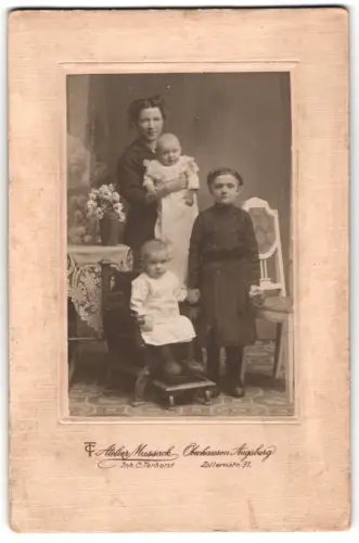 Fotografie Atelier Mussack, Oberhausen Augsburg, Zollenstr. 31, Familienportrait mit drei Kindern