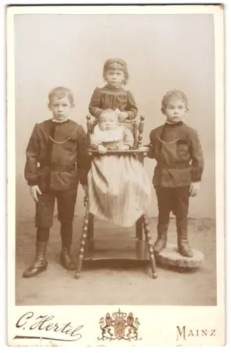 Fotografie C. Hertel, Mainz, Grosse Bleiche 50, Porträt von vier Kindern