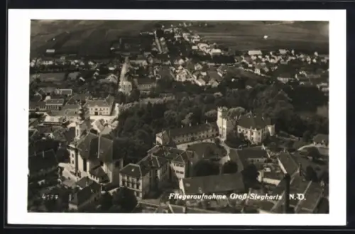 AK Gross-Siegharts /N. D., Totalansicht vom Flugzeug aus