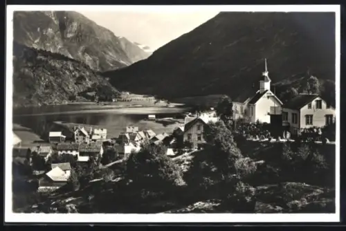 AK Hellesylt, Ortsansicht mit Kirche am Ufer