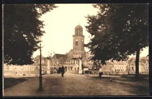 AK Deventer, Gezicht op Deventer over de Schipbrug