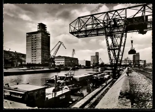 AK Stuttgart, Neckarhafen mit Kran