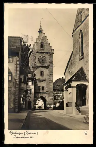 AK Überlingen /Bodensee, Franziskanertor mit Strassenpartie