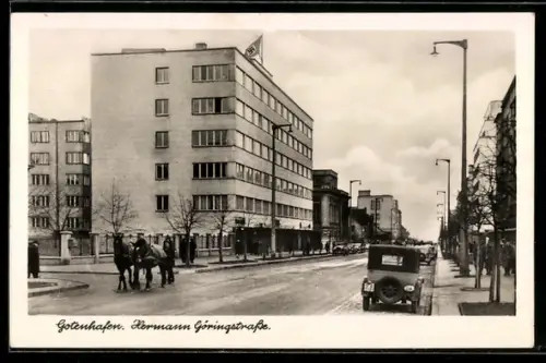 AK Gotenhafen, Hermann Göringstrasse, Modernes Gebäude mit , Pferde, Automobil