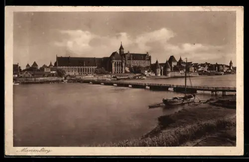 AK Marienburg /Wpr., Schloss Marienburg, Westfront mit Schiffbrücke
