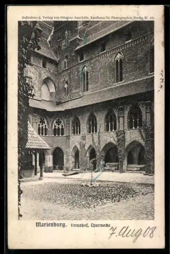 AK Marienburg / Malbork, Kreuzhof mit Turmecke