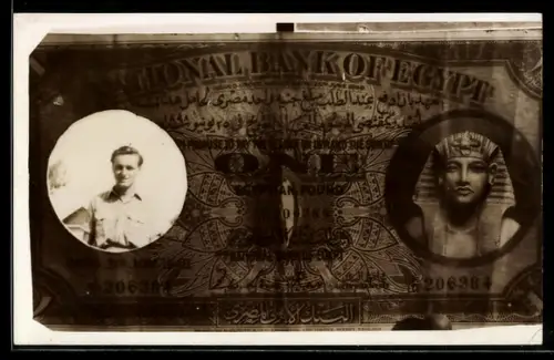 AK Portrait eines Mannes in einem ägyptischen Pfund-Schein mit Pharaoh