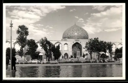 AK Esfahan, Kuppelgebäude mit Wasserpartie