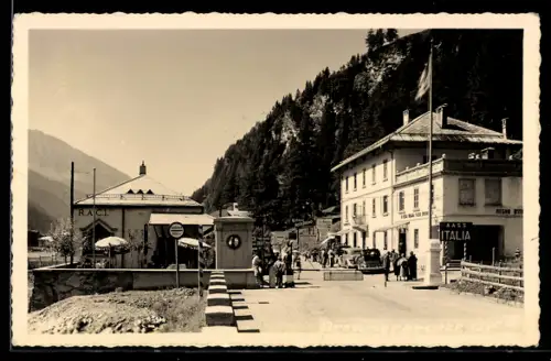 AK Brenner, Grenze mit Fallbaum und Zollgebäude