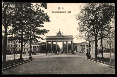 AK Berlin, Durchblick zum Brandenburger Tor