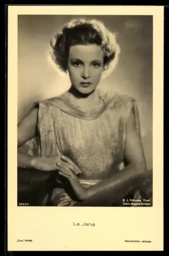 AK Schauspielerin La Jana im Kleid