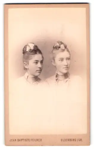 Fotografie Jean Baptiste Feilner, Oldenburg, Rosenstrasse 26, Porträt von zwei jungen Frauen