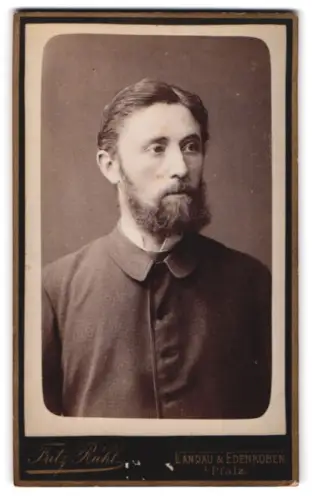 Fotografie Fritz Rühl, Landau, Westbahnstrasse, Porträt eines Mannes