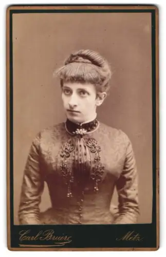 Fotografie Carl Bruère, Metz, Römerstrasse 10, Porträt einer Dame