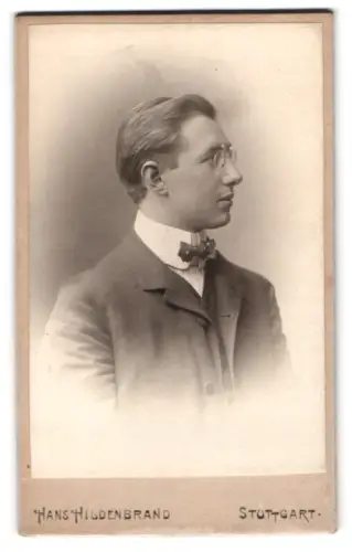 Fotografie Hans Hildenbrand, Stuttgart, Königstr. 27, Eleganter Herr mit Zwicker