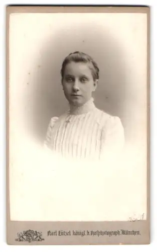 Fotografie Karl Lützel, München, Augustenstrasse 16, Junge Dame im weissen Kleid