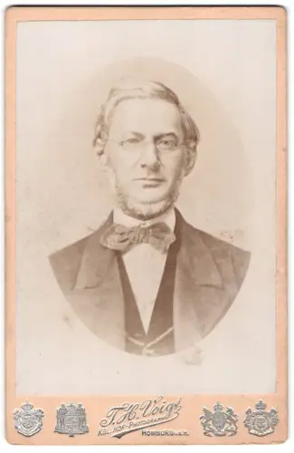 Fotografie J. H. Voigt, Homburg v. d. H., Kaiser Friedrich Promenade 61, Bürgerlicher Herr mit Brille