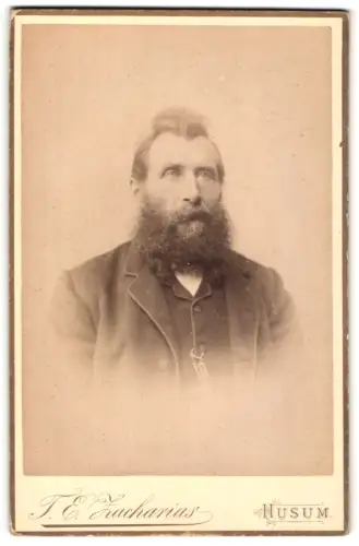Fotografie T. E. Zacharias, Husum, Neustadt 172, Bürgerlicher Herr mit Vollbart
