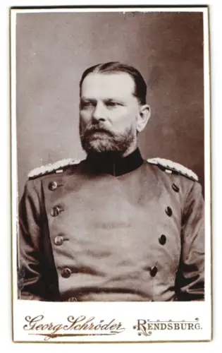 Fotografie Georg Schröder, Rendsburg, Prinzessinstr. 12, Major im Uniform-Überrock