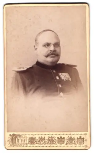 Fotografie Hugo Thiele, Mainz, Gr. Bleiche 48, Oberstleutnant in Uniform mit Adlerorden, Kronenorden und KDM 1870/71