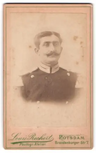 Fotografie Louis Rechert, Potsdam, Brandenburger Str. 7, Spielmann der Garde-Ulanen in Uniform-Ulanka