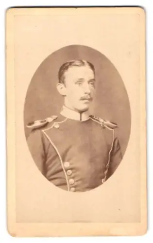 Fotografie unbekannter Fotograf und Ort, Gefreiter der Ulanen in Uniform mit Epauletten