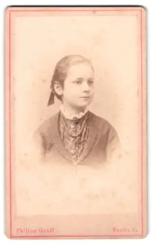 Fotografie Philipp Graff, Berlin, Jerusalemer Strasse 18, Porträt eines jungen Mädchens