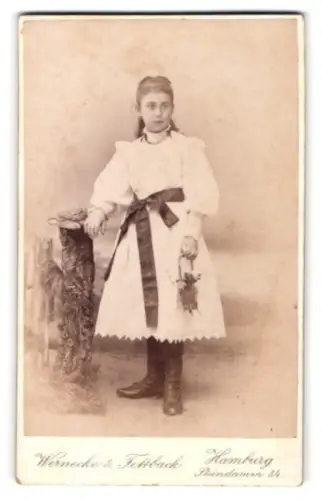 Fotografie Wernecke & Fettback, Hamburg, Steindamm 84, Mädchen im weissen Kleid