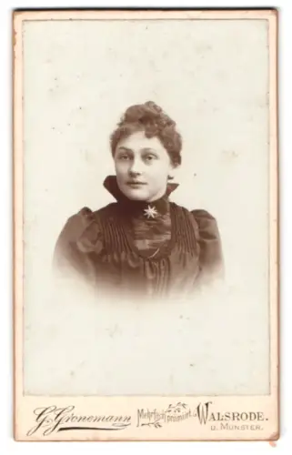 Fotografie G. Gronemann, Walsrode, Porträt einer jungen Frau