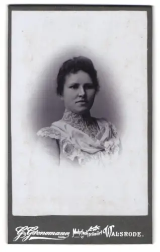 Fotografie G. Gronemann, Walsrode, Elegantes Porträt einer Frau