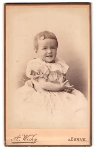 Fotografie A. Wicky, Berne, Porträt eines Kindes
